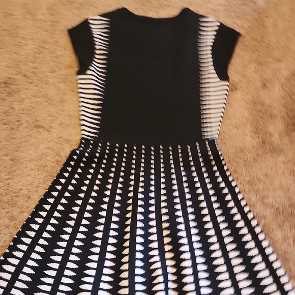 Zara Black and White Knit Top - Picture 7 of 7